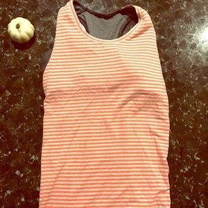 ✨SALE✨workout tunic w/ built in sports bra